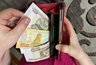 Рубль опять катится вниз, а пенсия не поспевает: что делать с деньгами в августе