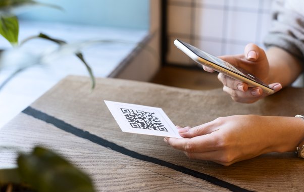 QR-ловушки на улицах города: как мошенники обкрадывают прохожих через СБП — три схемы и инструкция, как не попасться