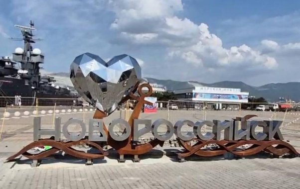 Жители Новороссийска возмутились «ржавым» арт-объектом на набережной