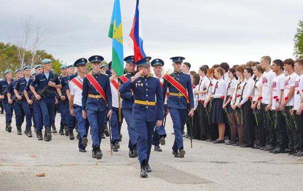 «Скорбящий ангел» принял героев: в Новороссийске с воинскими почестями перезахоронили 40 красноармейцев