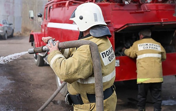 БПЛА атакуют Новороссийск: пожар на предприятии и прогноз, который настораживает