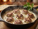 Ленивый ужин за 30 минут: фрикадельки в сметане, которые готовятся сами