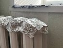 Фольга за батареей: простой способ вернуть тепло в комнату (а не греть стену)