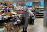 «Золотые полки» в магазинах: почему пенсионерам советуют смотреть вниз и вверх, а не прямо перед собой