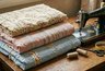 Не выбрасывай старую наволочку: вот что из неё реально можно сварганить