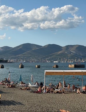 Последний шанс на купание: море в Новороссийске держит +23, но шторм может все изменить