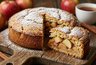 Секрет пышной шарлотки: 10 рецептов, которые выручат, когда гости на пороге — дёшево и без духовки