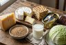 Кальция в разы больше, чем в твороге: 5 продуктов, которые укрепят кости и удивят ценой