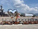 В Новороссийске на набережной установили стальное сердце — новый арт-объект ко Дню города
