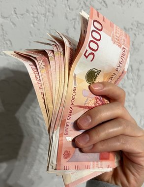 «Денег — море, но работа — ад»: 5 профессий, где платят от 100 000 ₽ без стажа в 2026 году