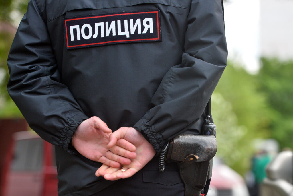 Новороссийские полицейские задержали мужчину, который находился в федеральном розыске