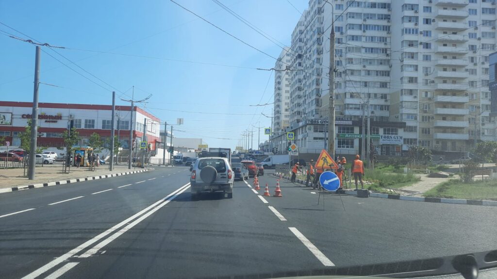 Власти Новороссийска обещали отремонтировать проспект Ленина до 10 июля: сейчас работы выполнены на 90%