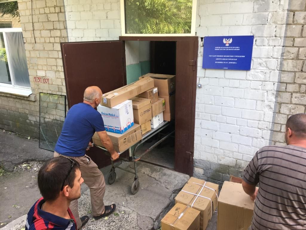 Новороссийцы отвезли 3 тонны гуманитарного груза в госпитали Донецка и Горловки