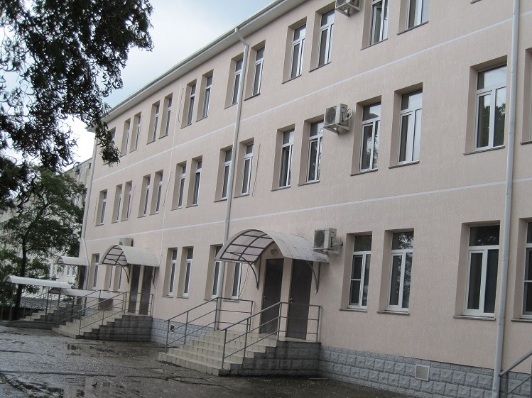Крышу инфекционной больницы Новороссийска отремонтируют за 1,5 миллиона