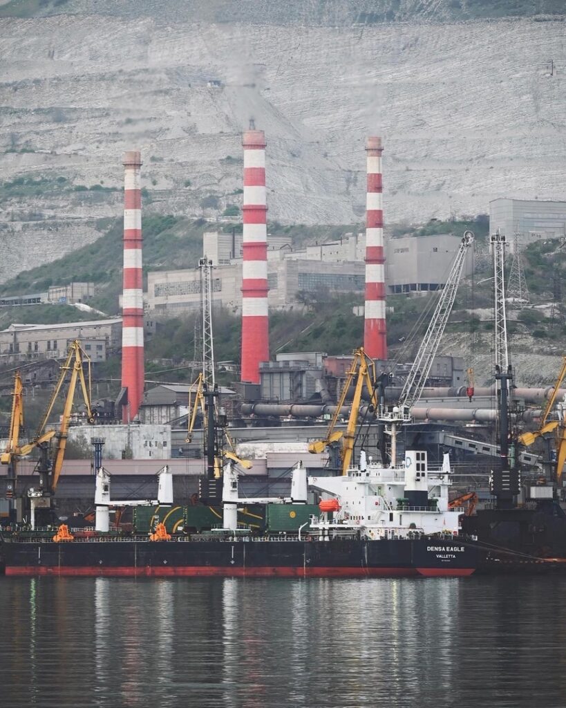 В порту Новороссийска будут принимать паромы на 100 грузовых фур