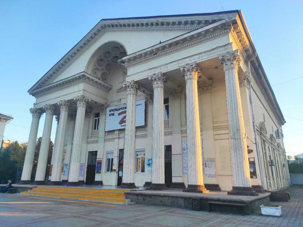 Санузлы в Дворце культуры Новороссийска отремонтируют за 3,3 миллиона