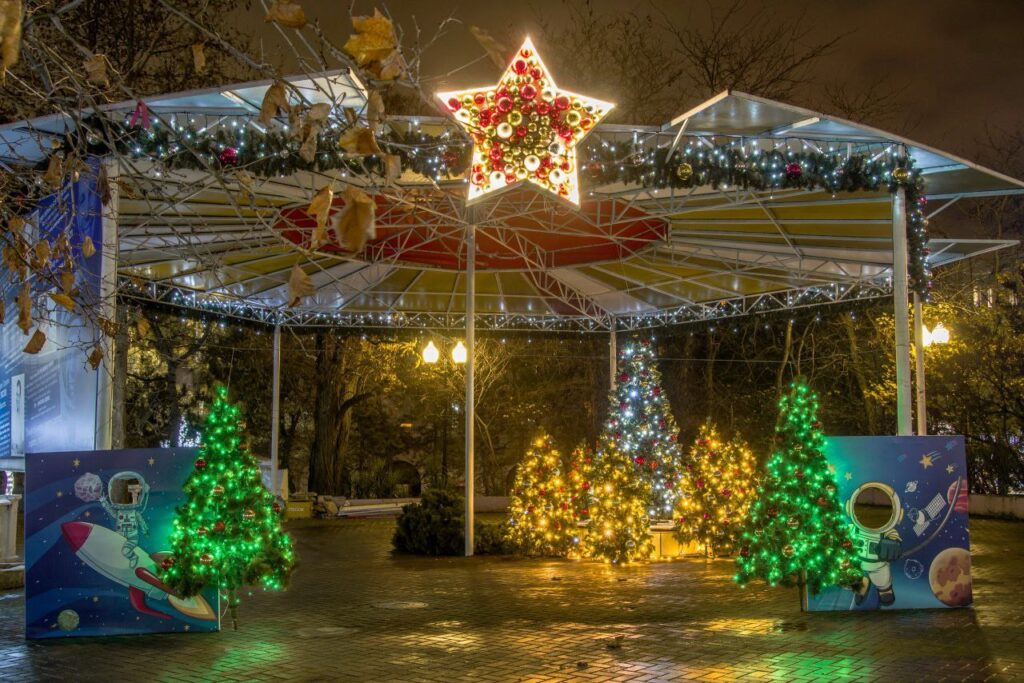 В Новороссийске проведут новогодние мероприятия у городских елок