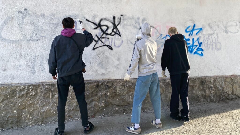Студенты разрисовали стены в Новороссийске