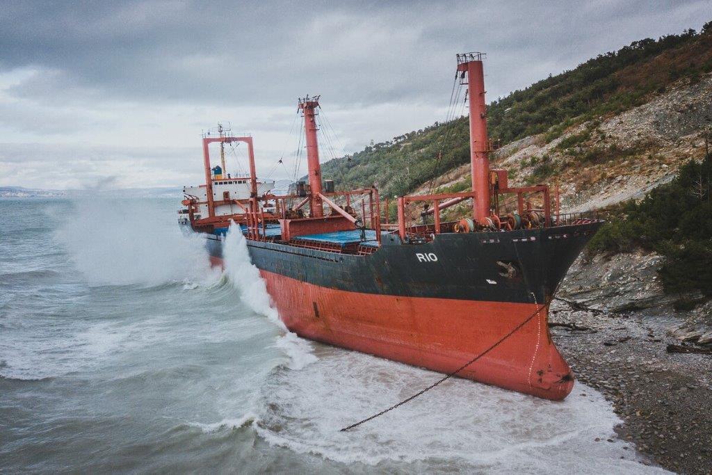 Росприроднадзор требует 647 миллионов с хозяина судна Рио за загрязнение моря